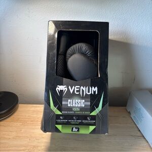 Venum Classic Boxing Gloves Black 8oz Kids Youth